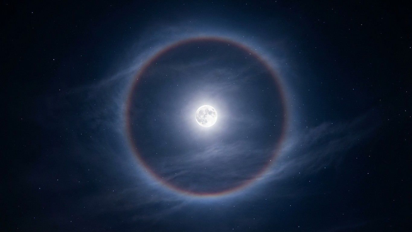 Halo lunaire : causes, météo associée et différences avec les autres halos