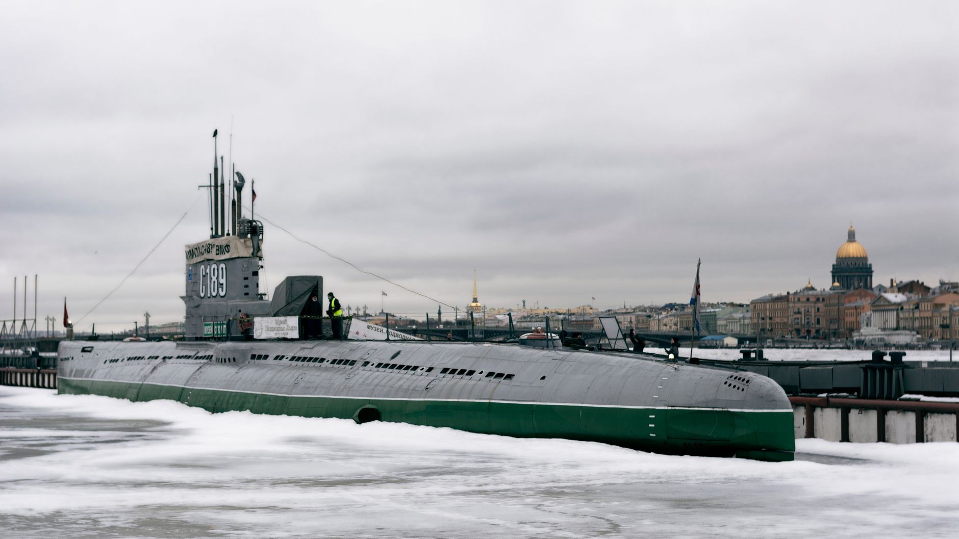 On croit tous que les sous-marins modernes plongent toujours plus profond, sauf qu'aucun n'égale les 1 027 mètres atteints...