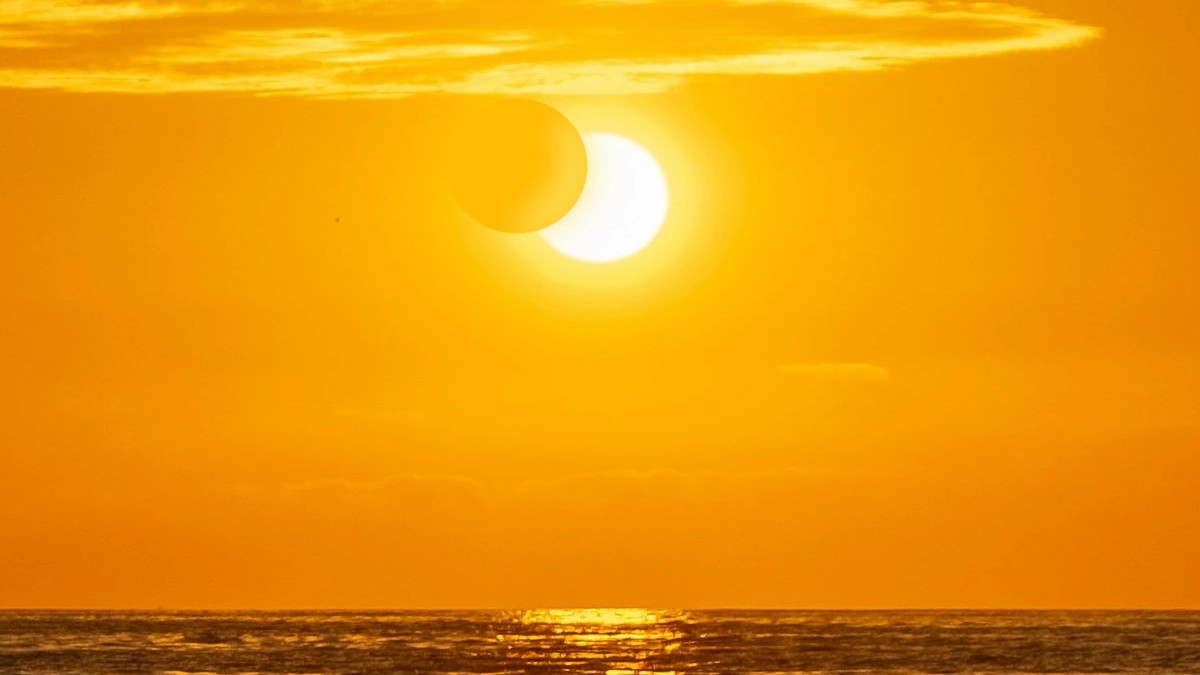 Pas besoin de rater l'éclipse du 12 août pour protéger son téléphone : ce qu'il faut placer devant l'objectif avant le max...