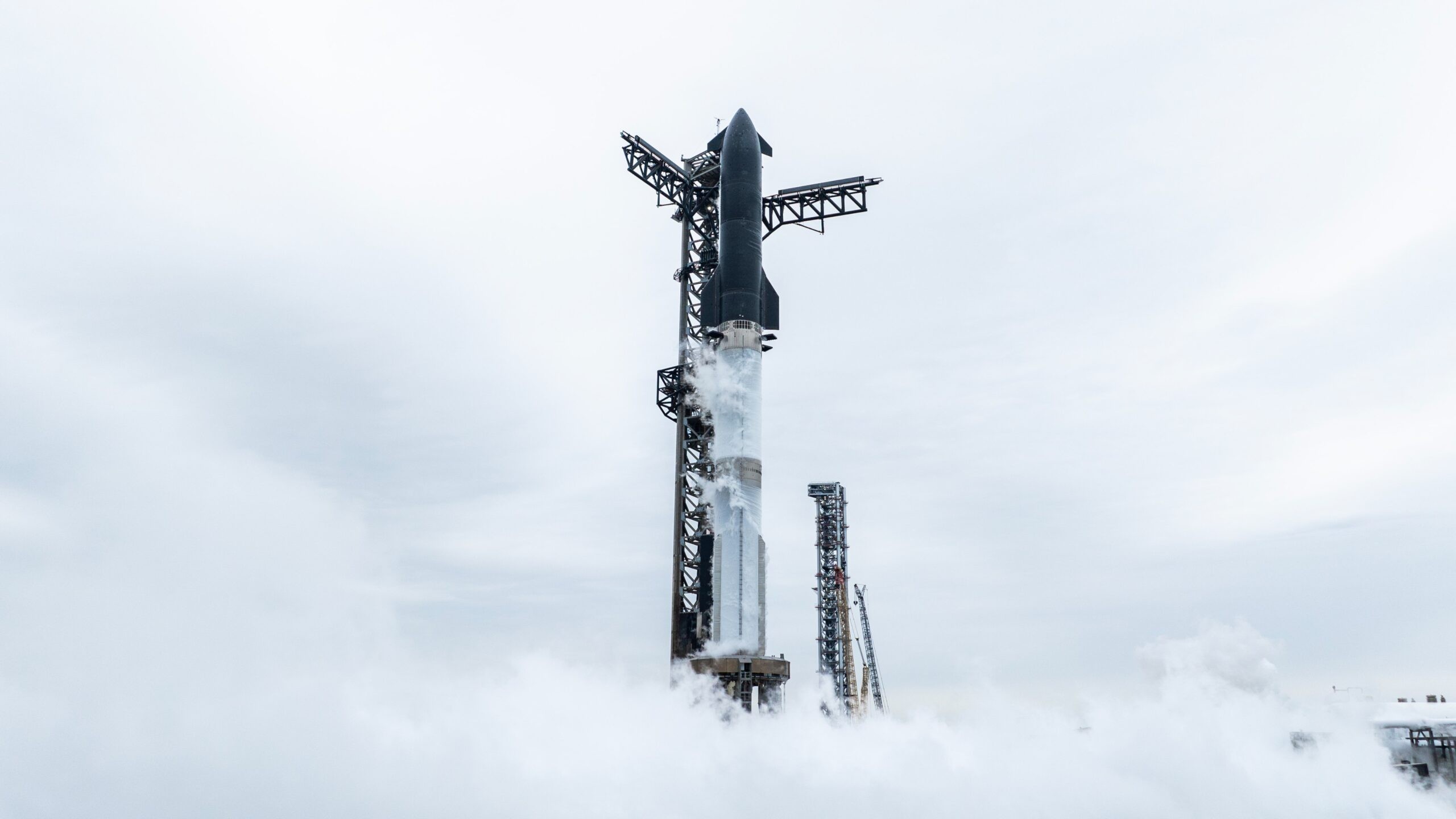 SpaceX a peint en blanc des tuiles du bouclier de Starship juste pour tester : ce que le vol 13 va révéler à la rentrée at...