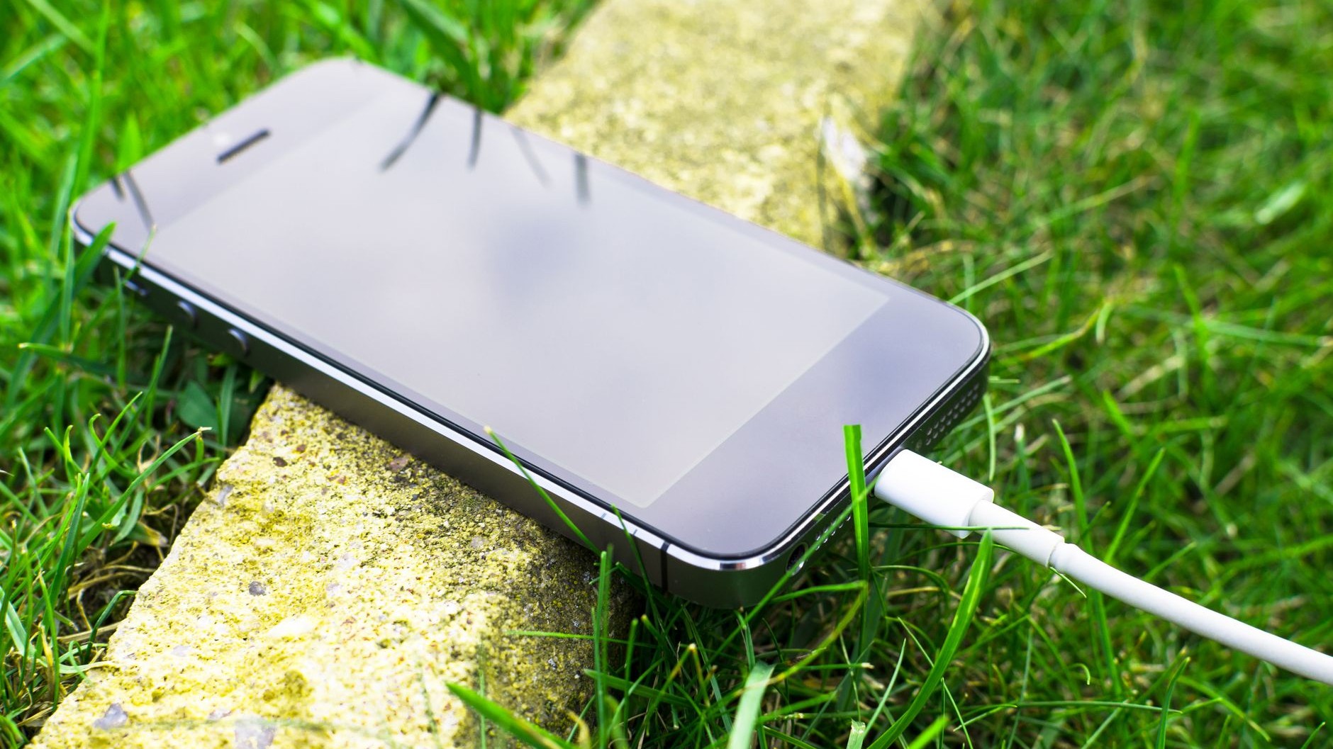 J'ai payé mon smartphone 1 100 euros : deux ans plus tard, il ne tenait plus la journée et une étiquette en rayon m'a mont...