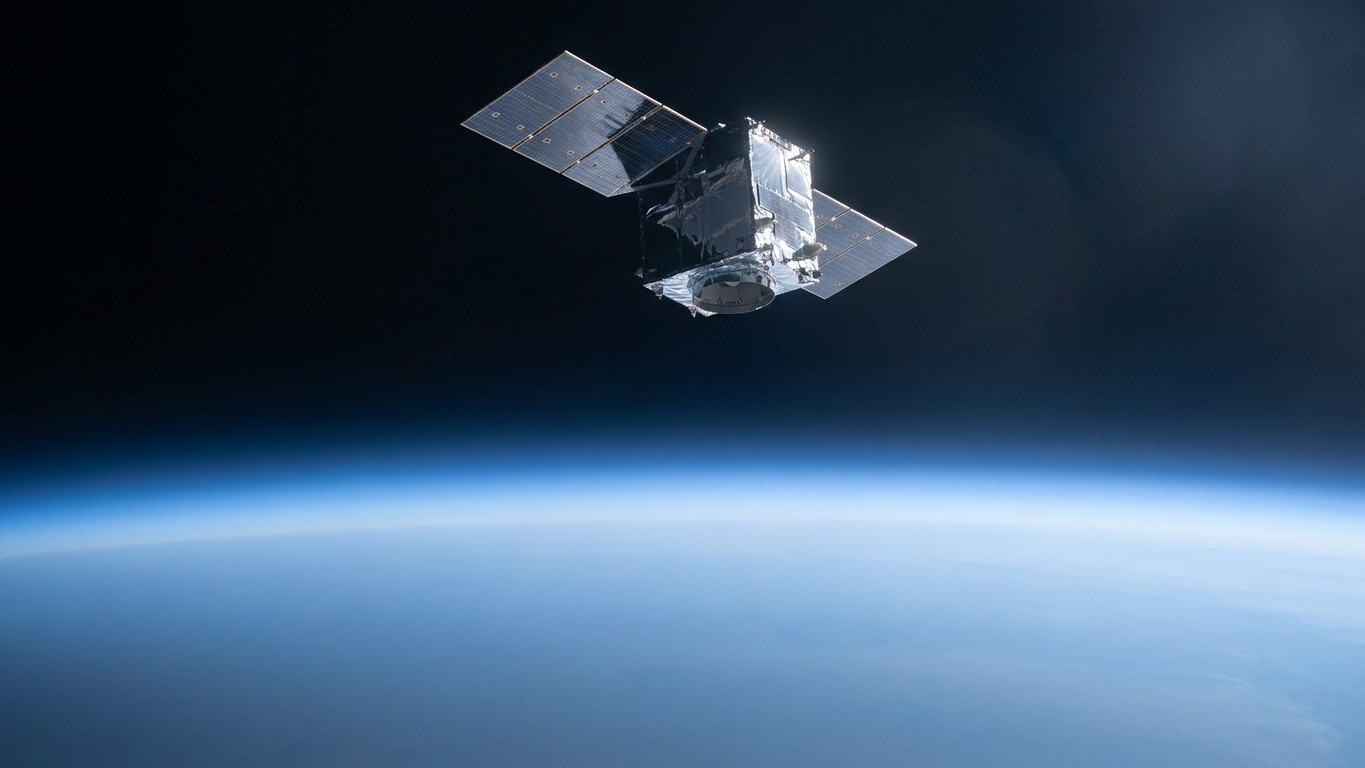 SpaceX a fait redescendre 4 400 de ses satellites de 70 kilomètres d'un coup et ce n'est pas pour améliorer le signal